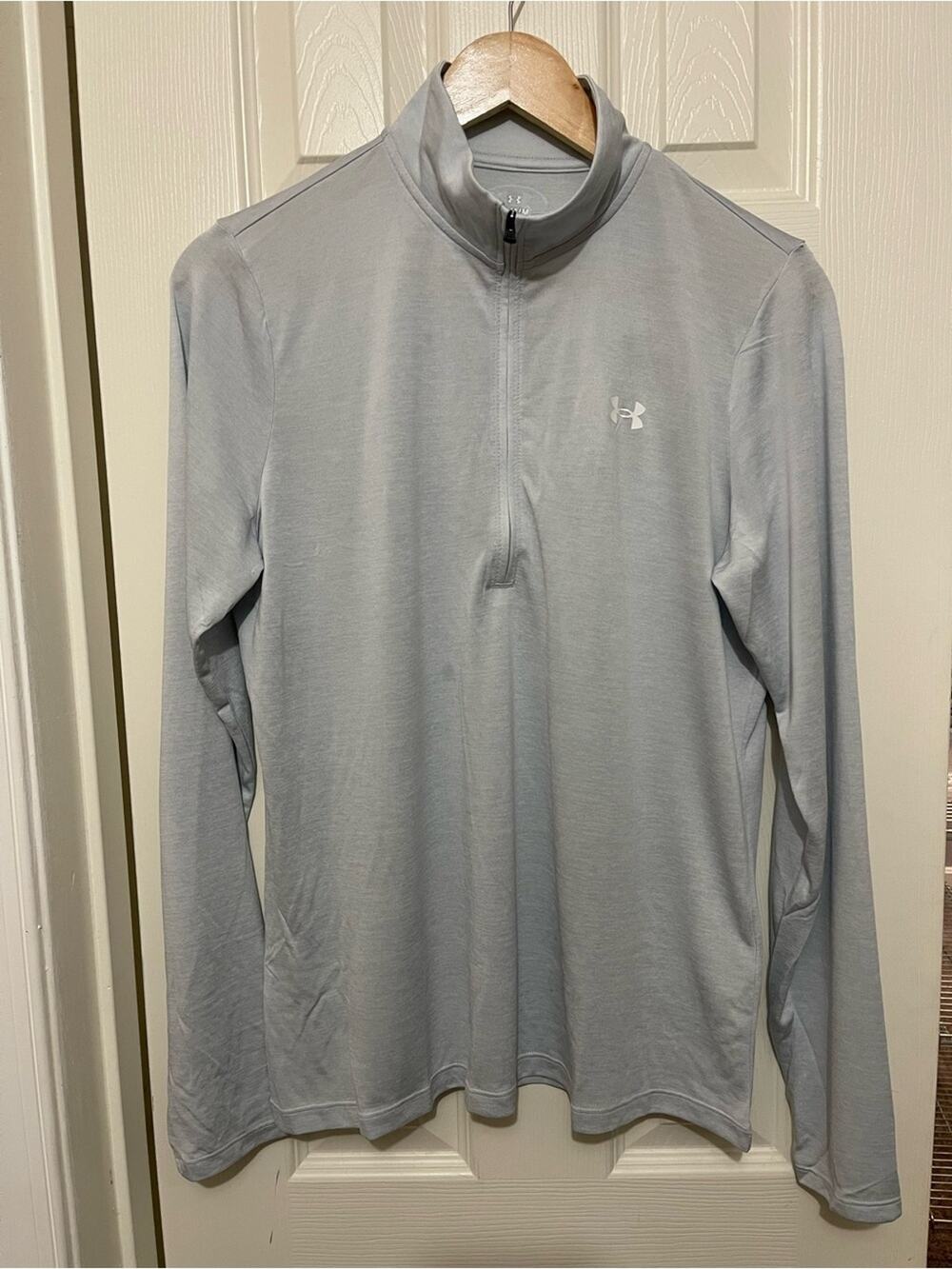 Under Armour Loose Light Blue Tech 1/2 Zip lightweight Shirt size Medium